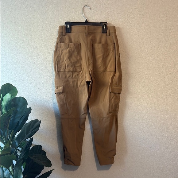 Banana Republic size 4P Tan Cargo dress Pants - Picture 5 of 7